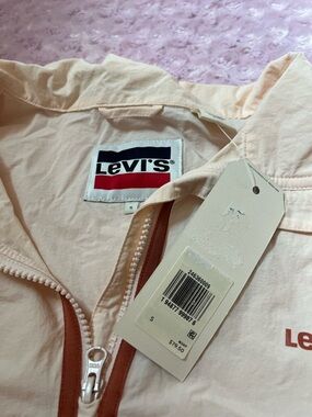 NWT Levi's Women's Light Pink/cream windbreaker